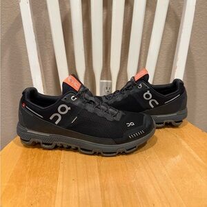 Women’s On Cloud Cloudventure (size 10)